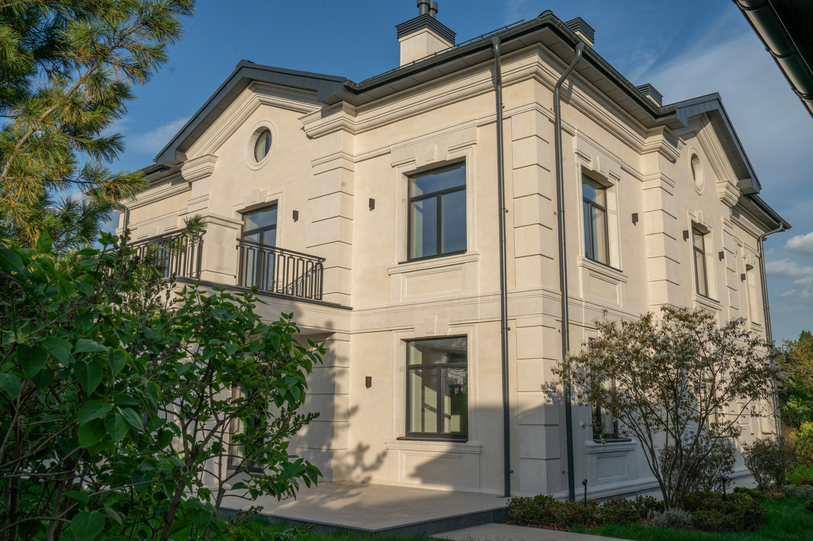 Ренессанс Парк 2022г