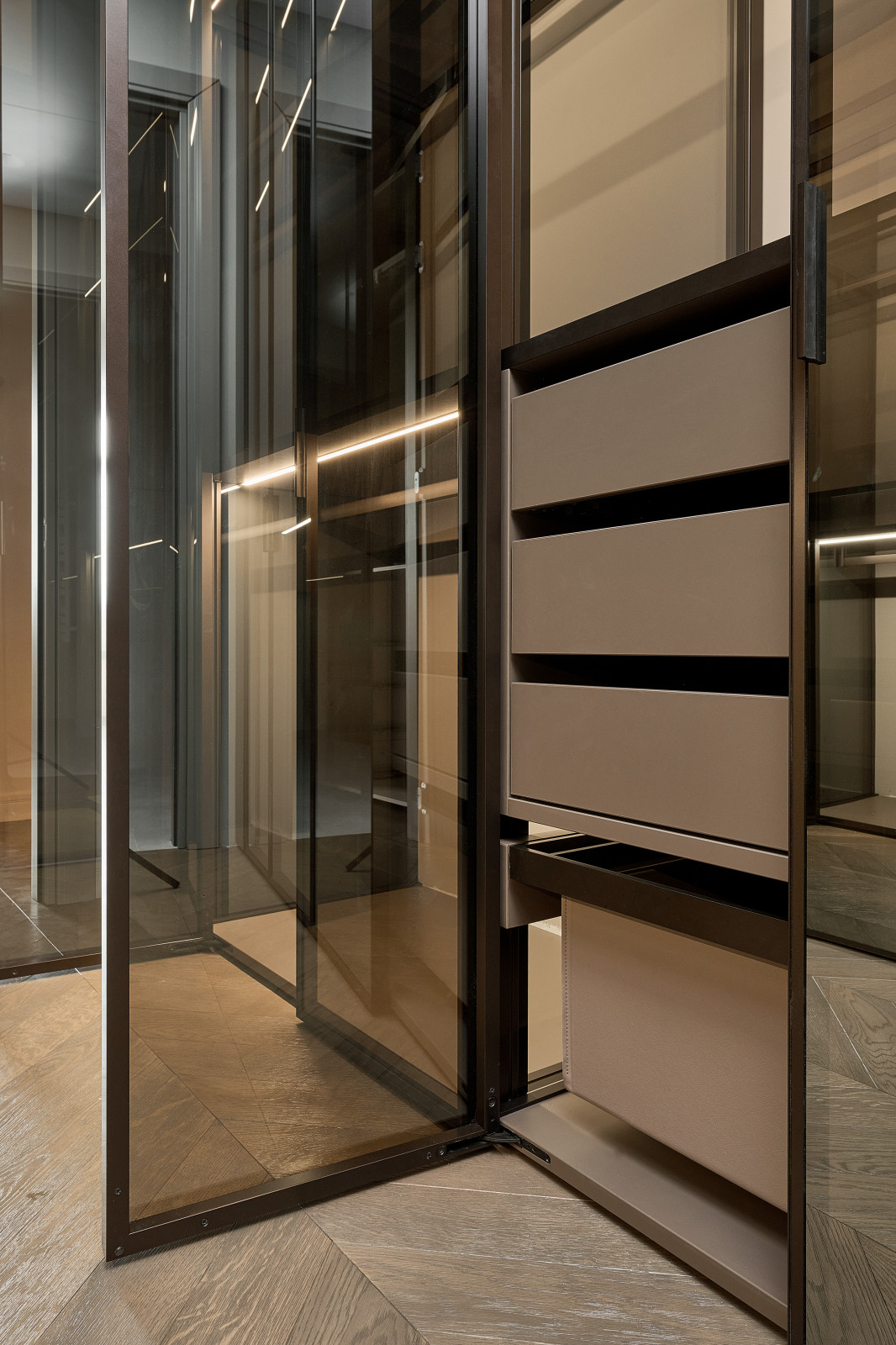 Леонтьевский переулок