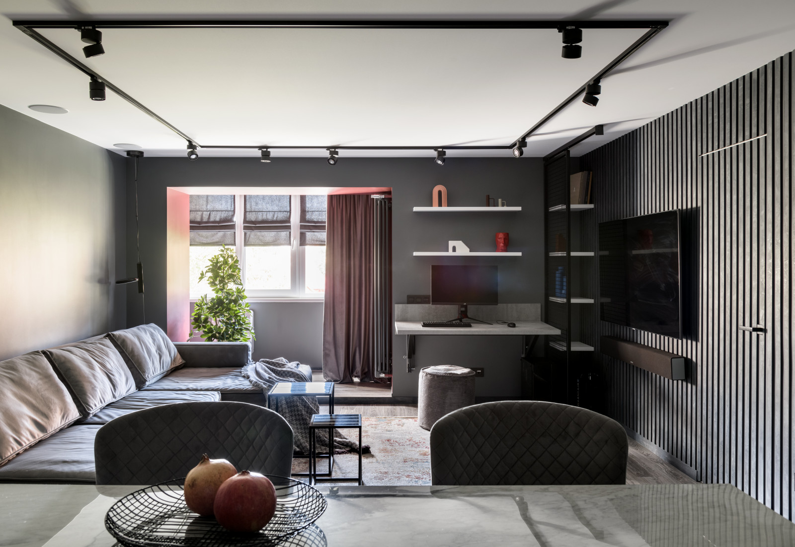 Квартира с гардеробной для коллекции кроссовок