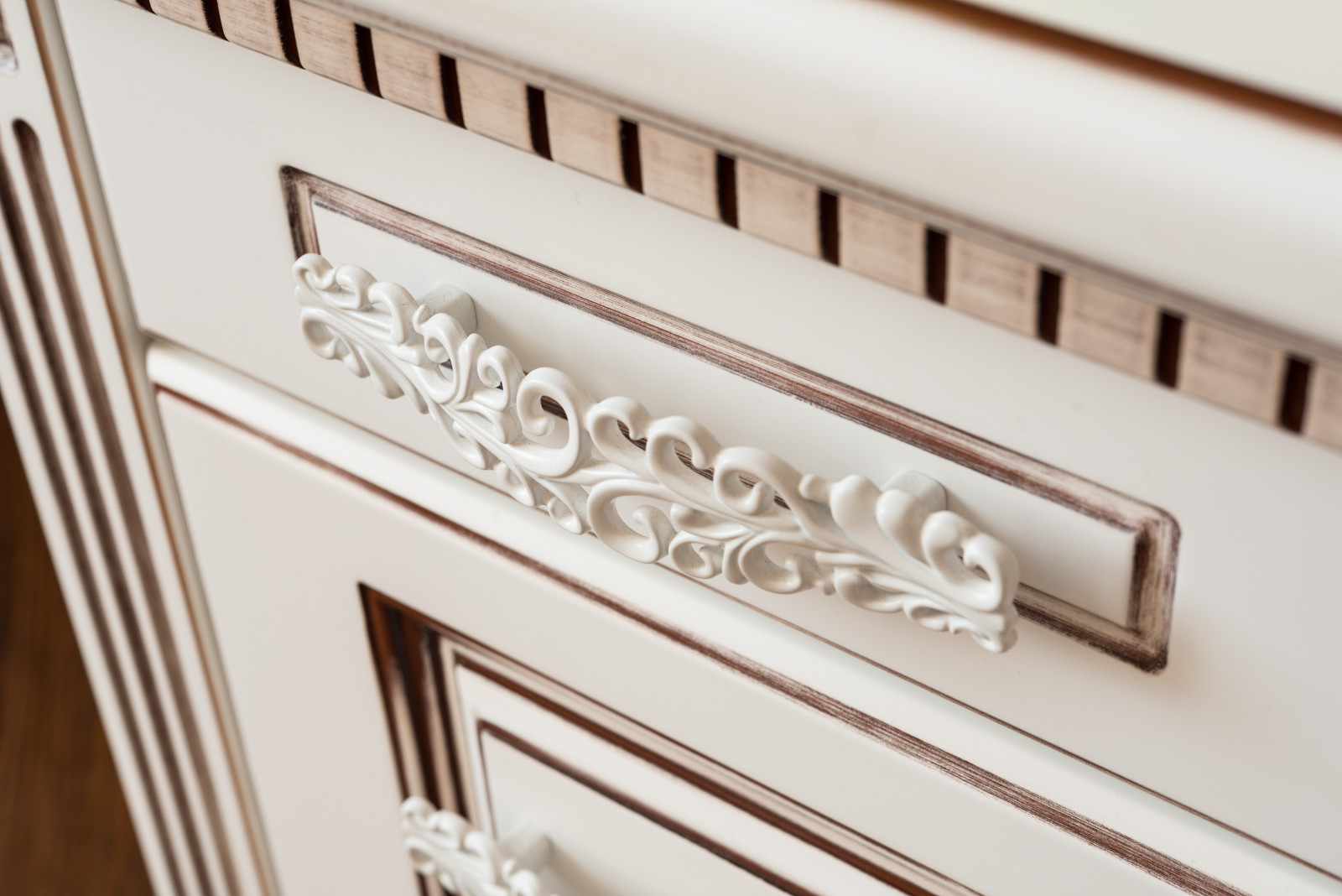 Шкафы и тумбы