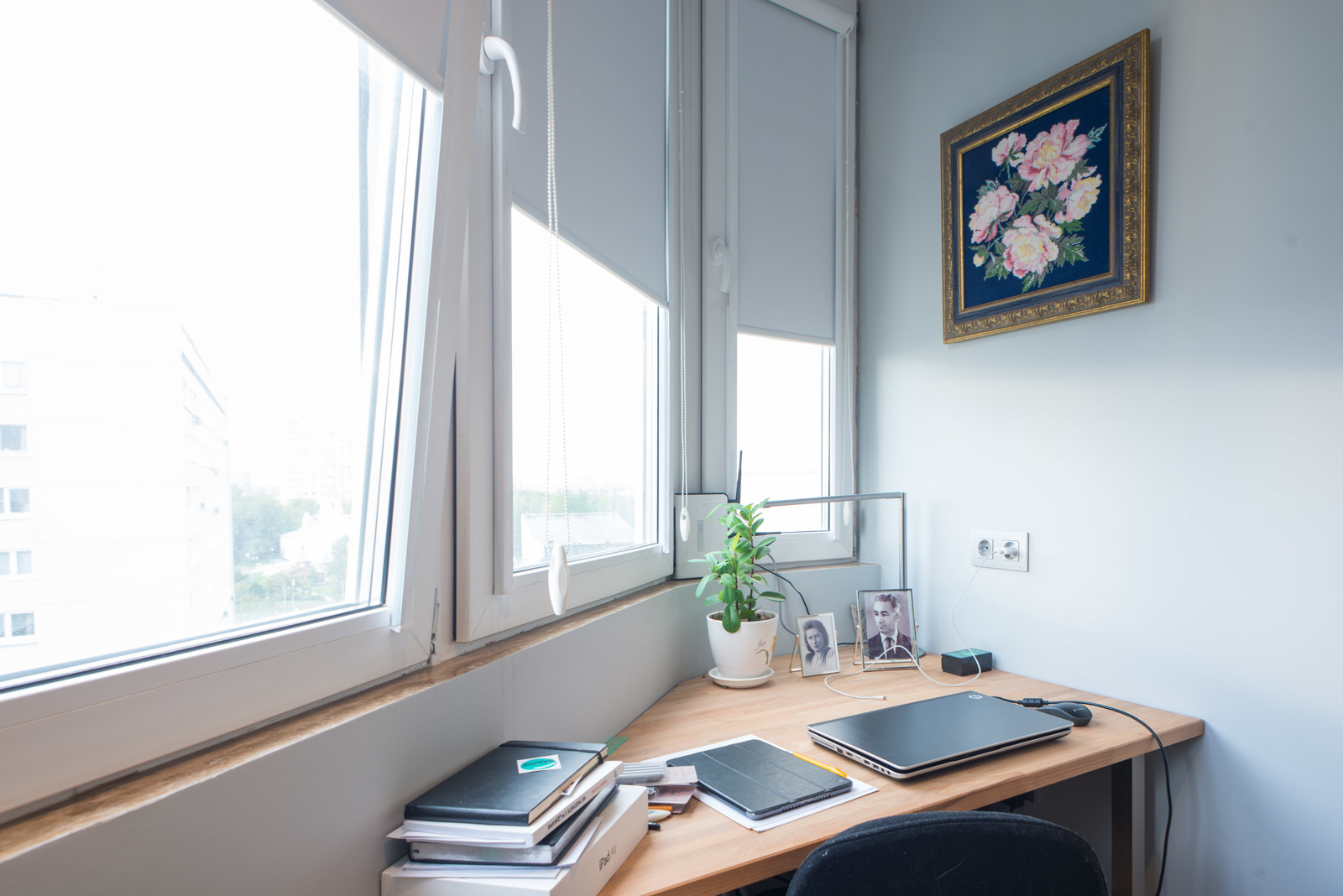 В гостях: Квартира в нейтральных тонах, отделанная деревом и туфом