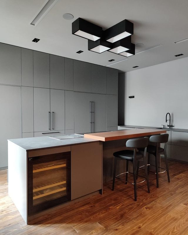 Обложка проекта: Элегантный остров с акцентной парящей столешницей