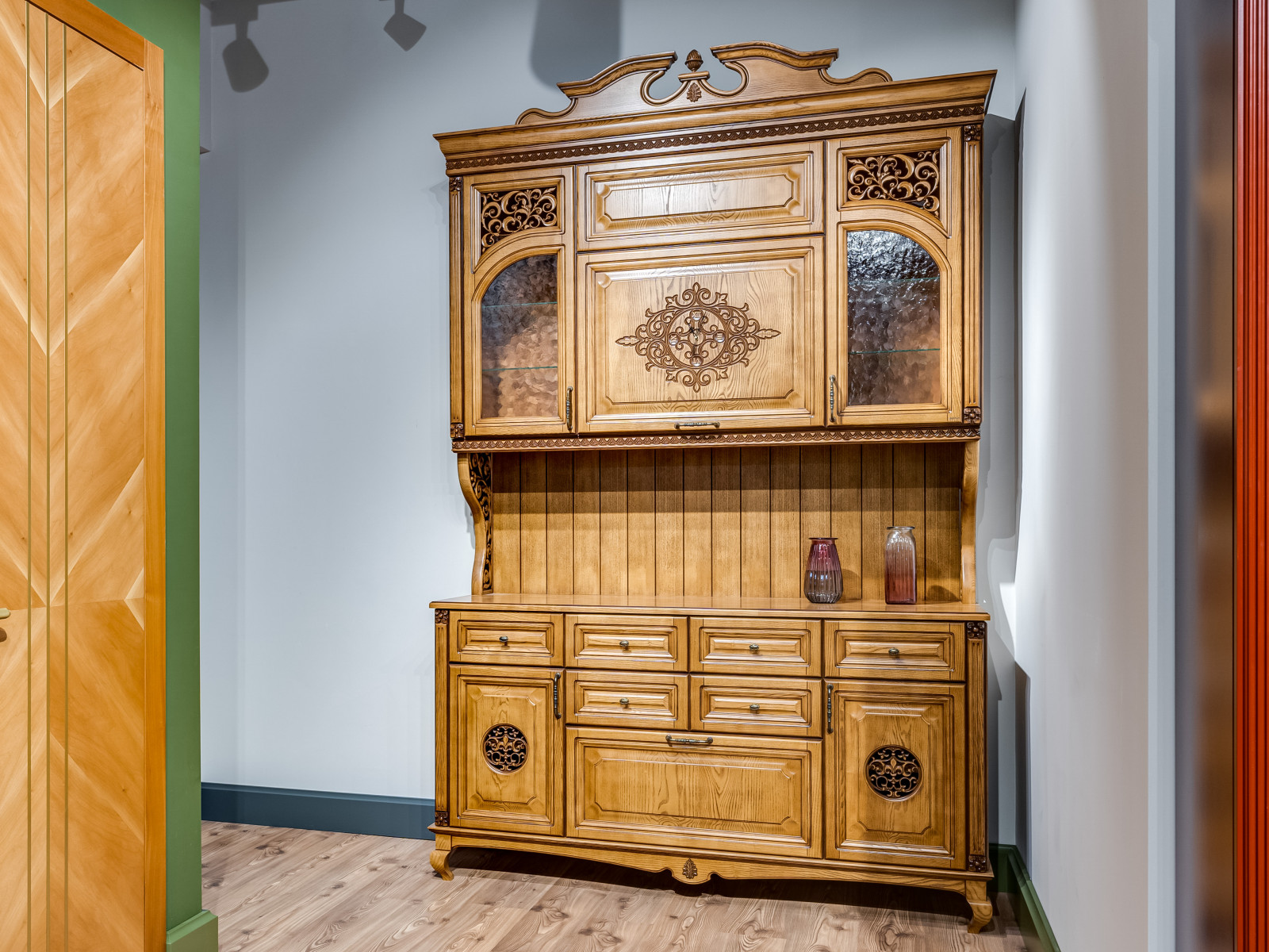 Обложка проекта: Буфет Империал из массива ясеня