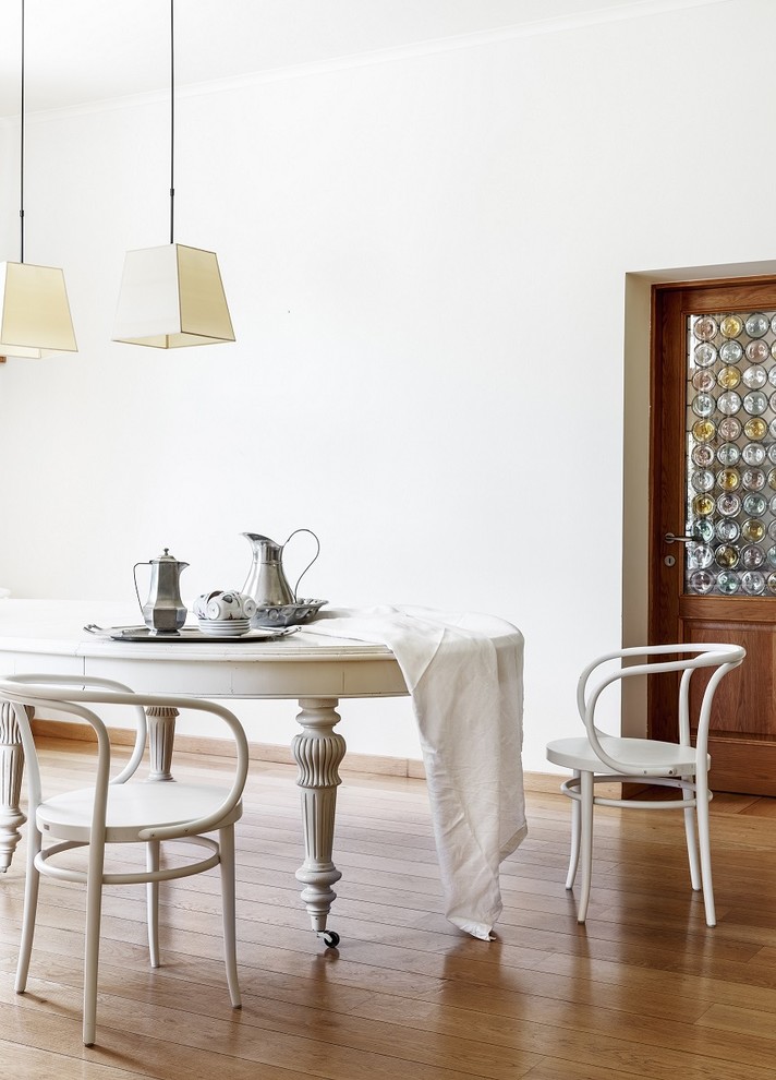 Обложка альбома: Комоды, консоли, столы, журнальные столики