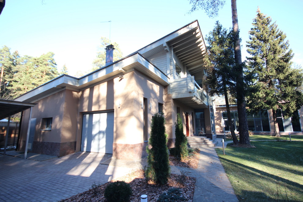 Жилой дом с бассейном