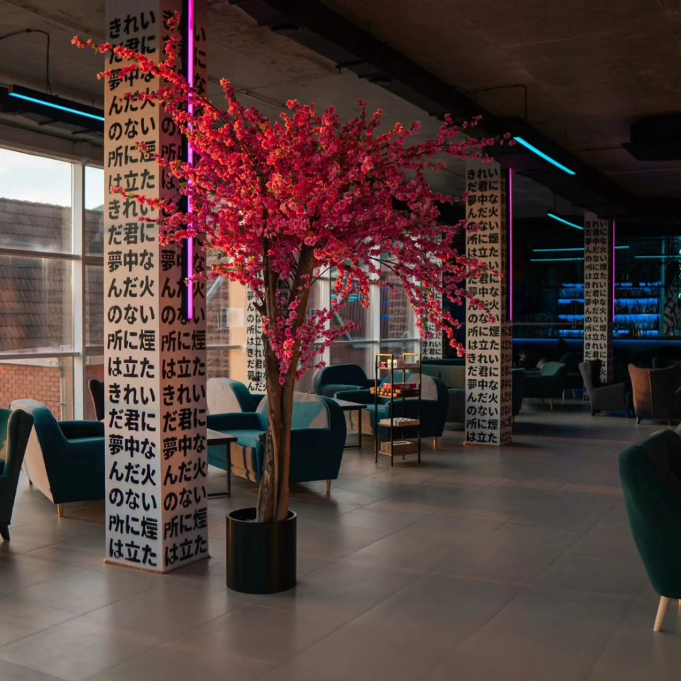 Обложка проекта: роспись стен в баре ресторане