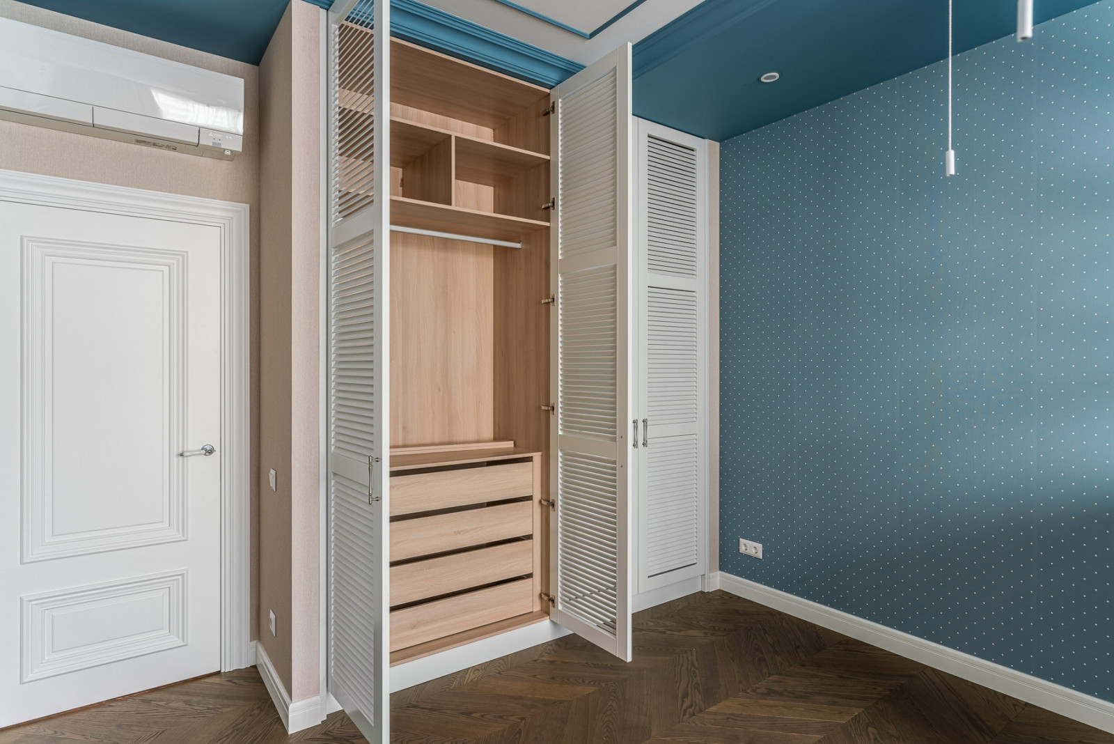 Шкаф шаттерсы ЖК Смольный