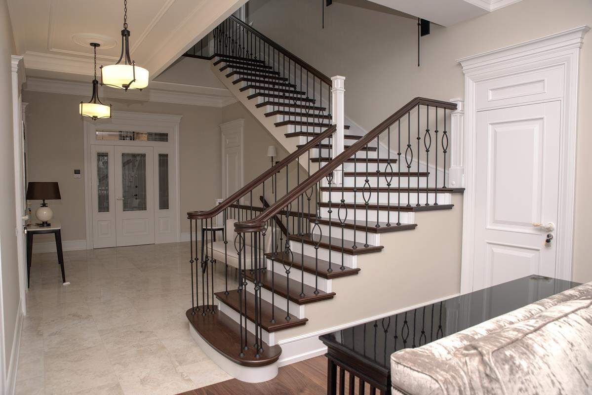 Столярные изделия в коттедж : лестницы, мебель, двери и тд.