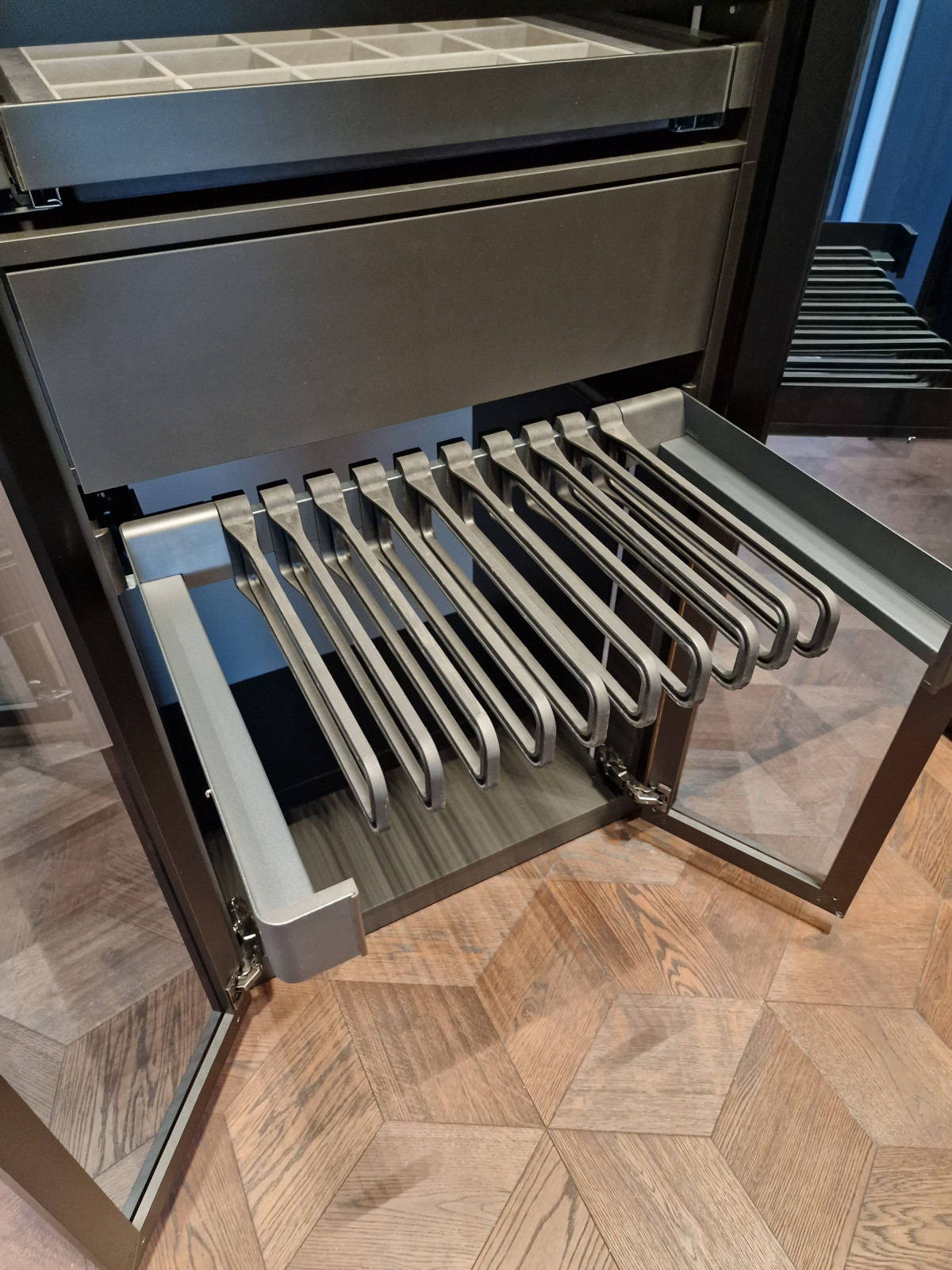 Стеклянный гардероб