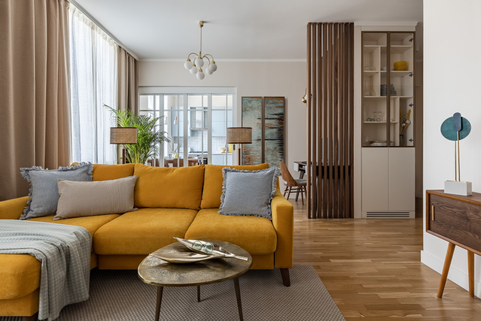 Квартира с желтым диваном