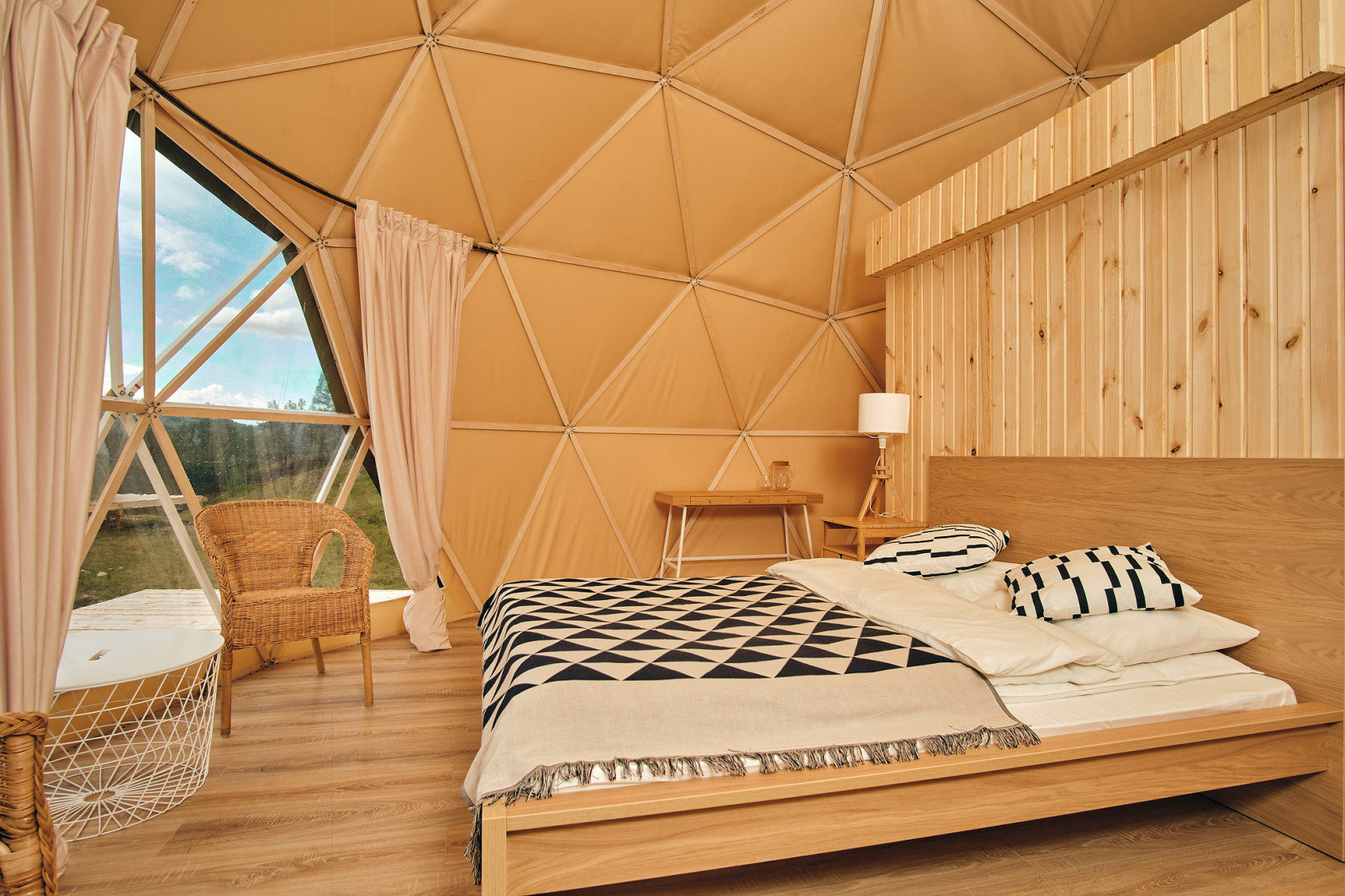 Обложка проекта: Оформление номеров эко-отеля Мир Алтай