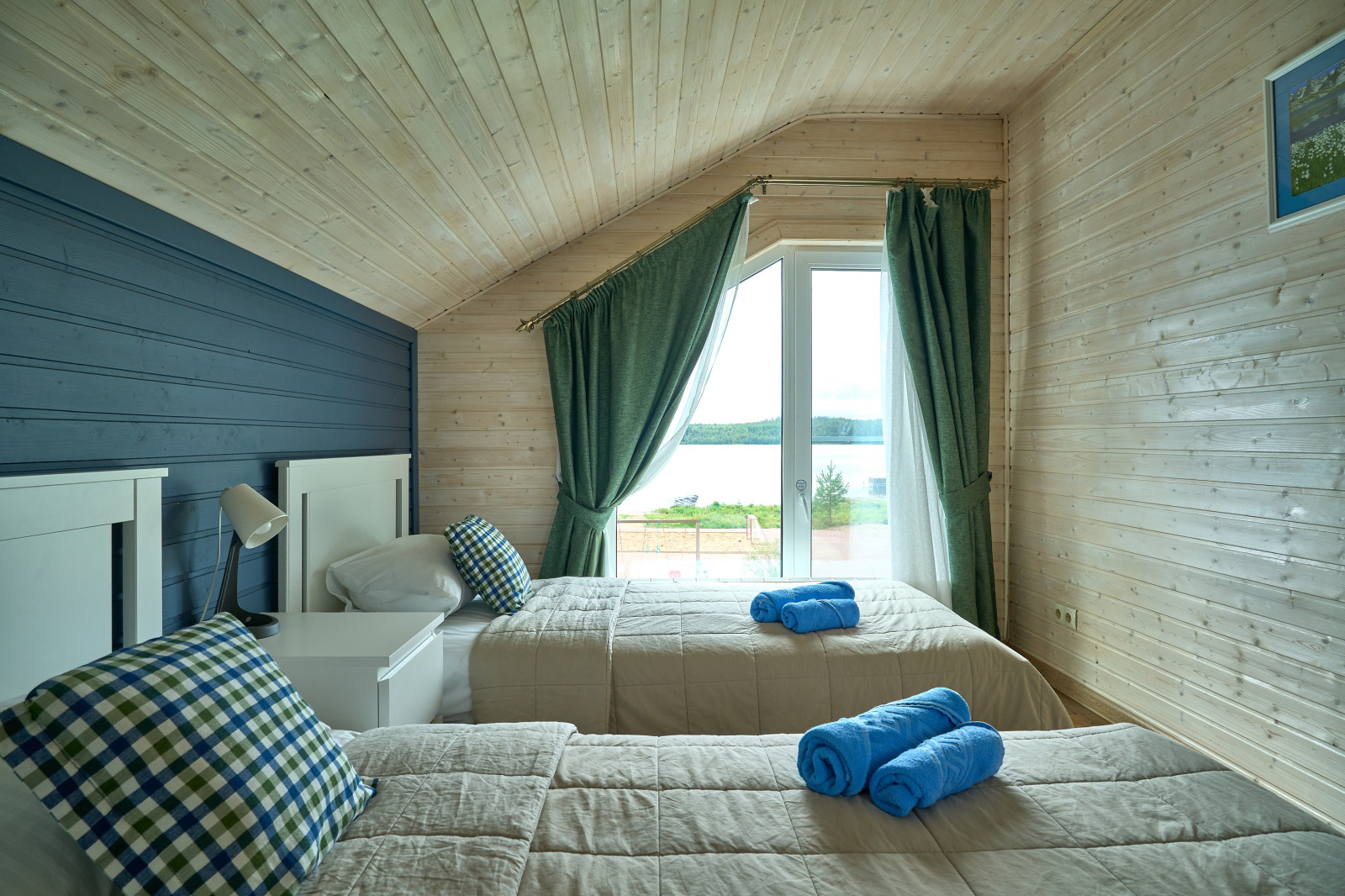 База отдыха на берегу озера. Ялкала.