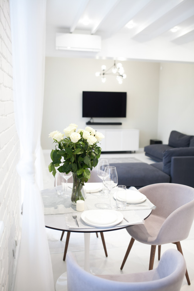 Обеденный стол