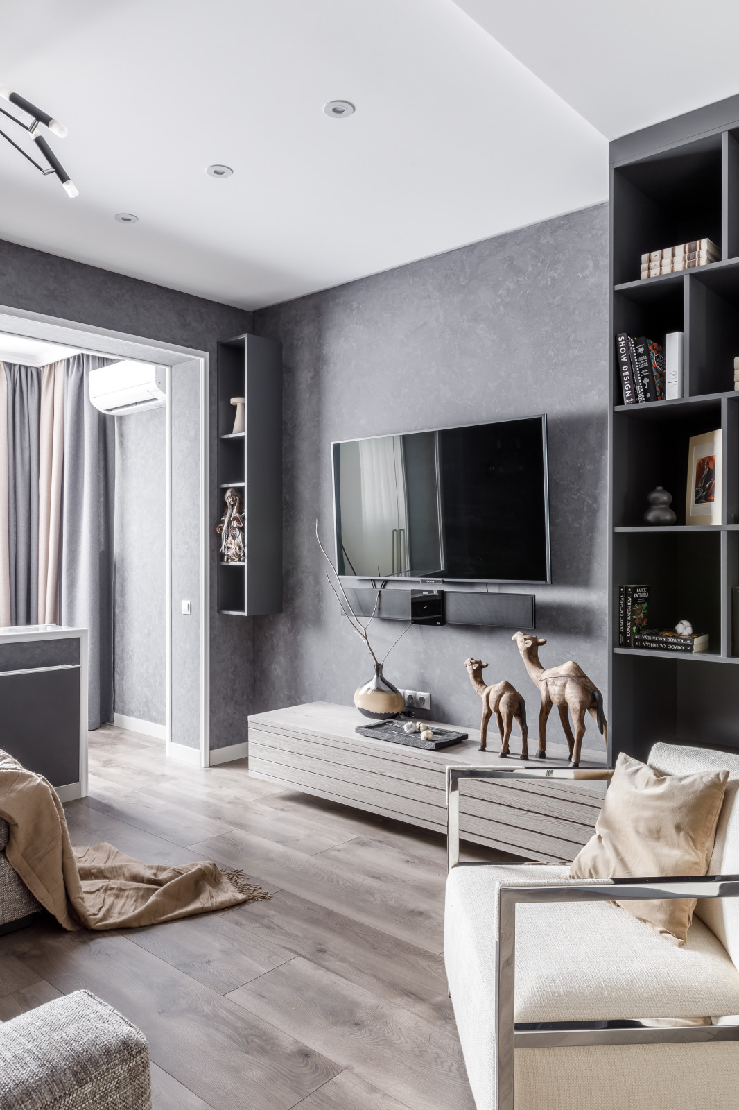 4-х комнатная квартира с черно-белой геометрией