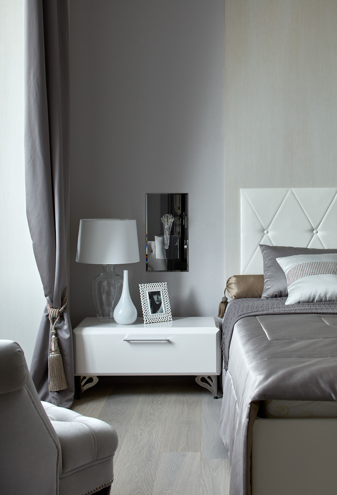 Черно-белая квартира с цветочной спальней