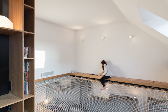 До и после:  Минималистичный дом с сеткой-гамаком во Франции