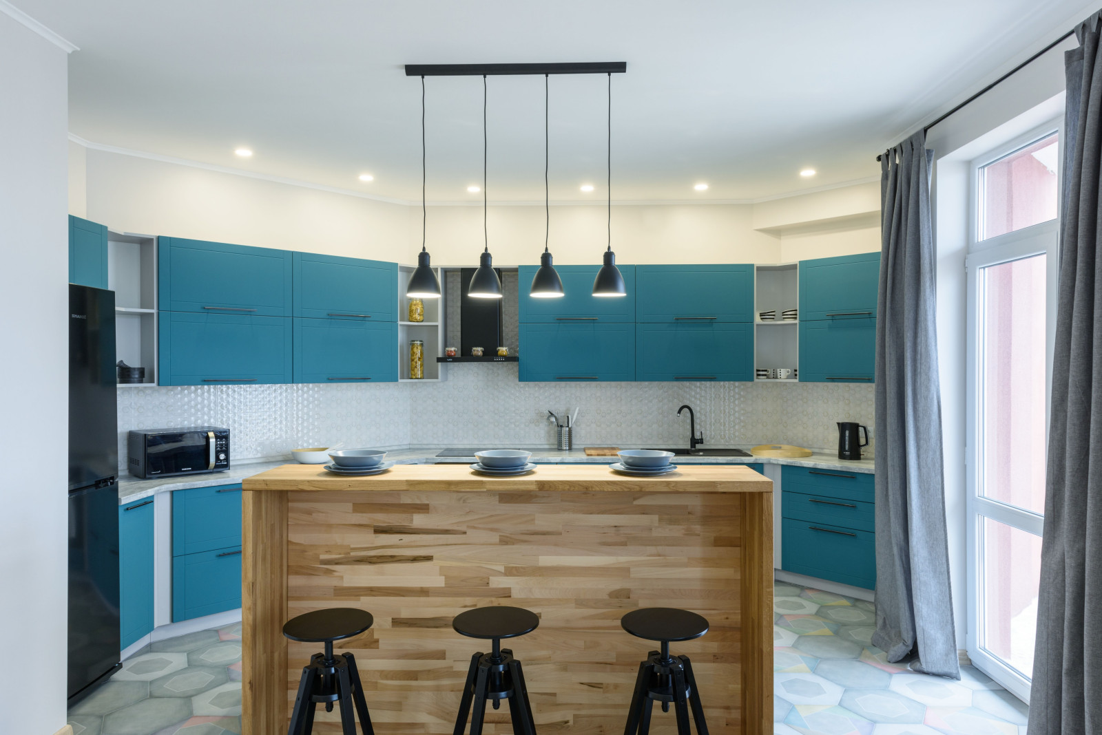 Простор и свет:  четырехкомнатная квартира (186.00m²) на 18 этаже