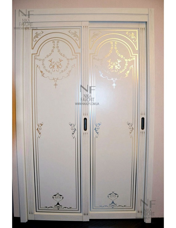 WOODEN SLIDING DOORS WITH DECORS