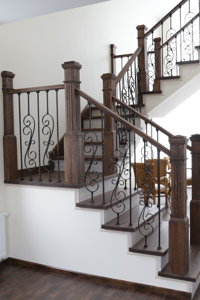 Деревянная лестница с подсветкой