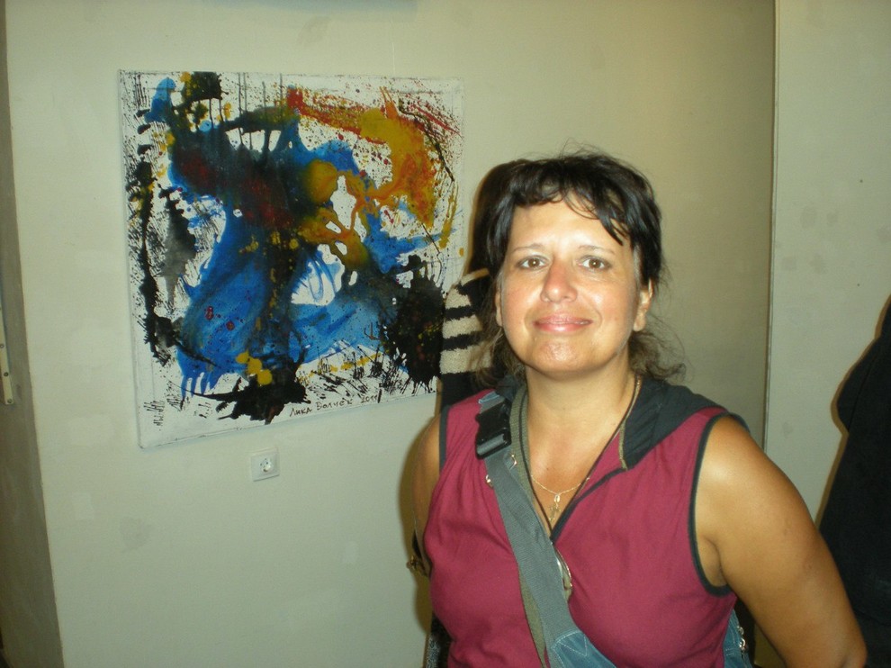 На фоне картин Лики Волчек