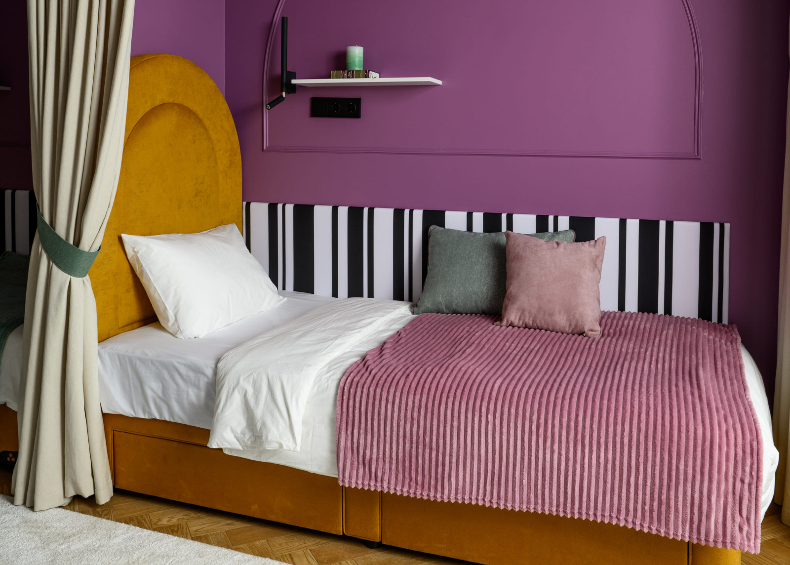 Квартирный вопрос - цветущая магнолия