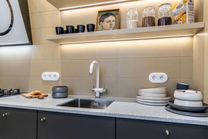 КУХНЯ-ГОСТИНАЯ С МОЗАИКОЙ ДЖО ПОНТИ