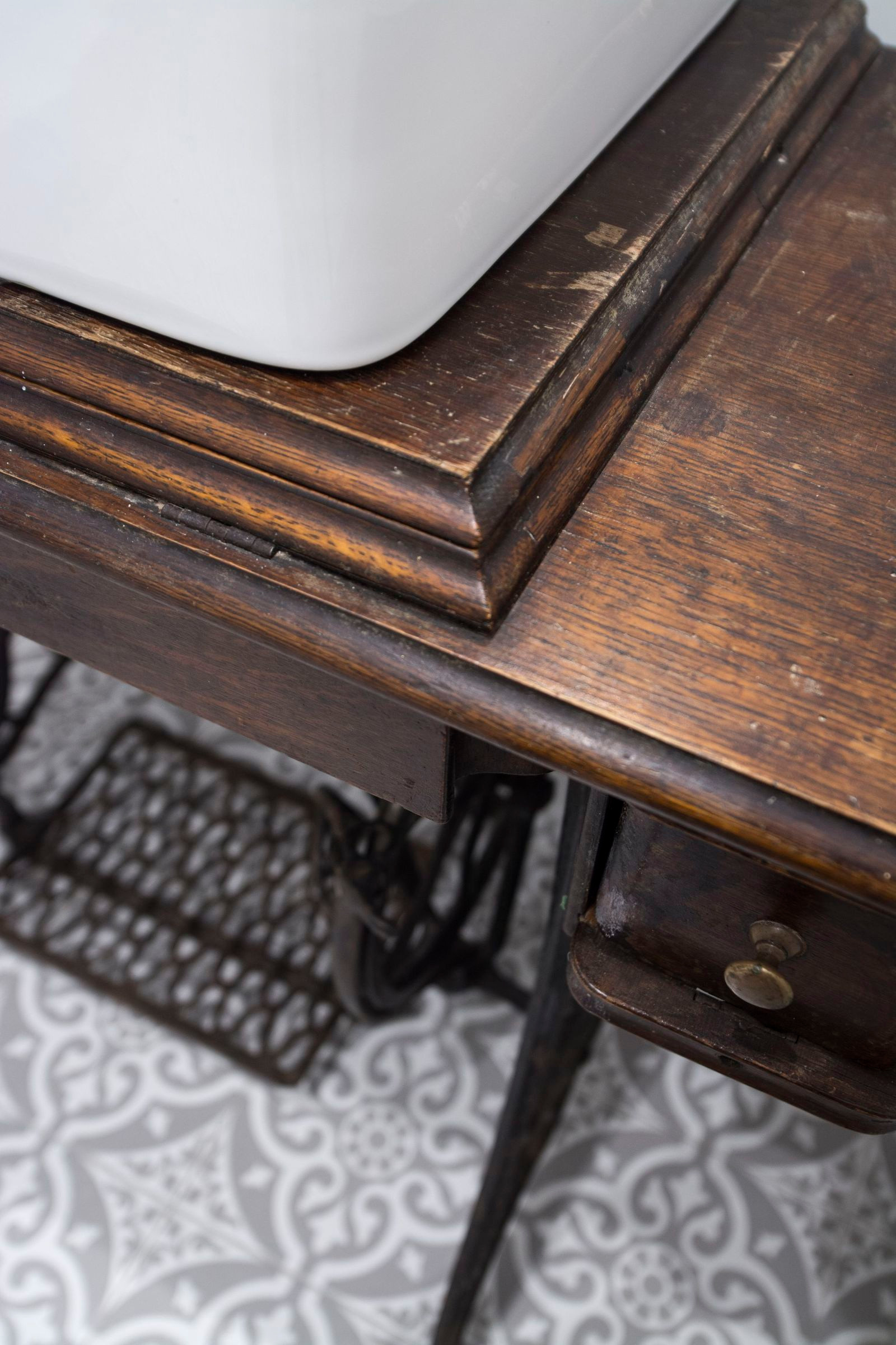 Houzz тур: Студия с металлической кухней и хрустальной люстрой