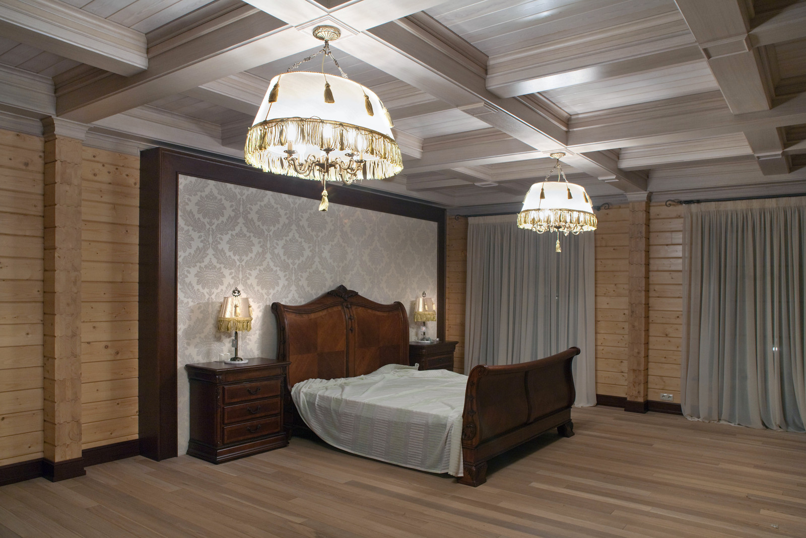 Кессонные потолки, стеновые панели, двери и кухня в деревянном доме