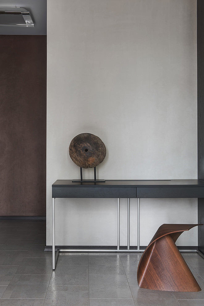 Современная квартира в Санкт-Петербурге с видом на озеро.