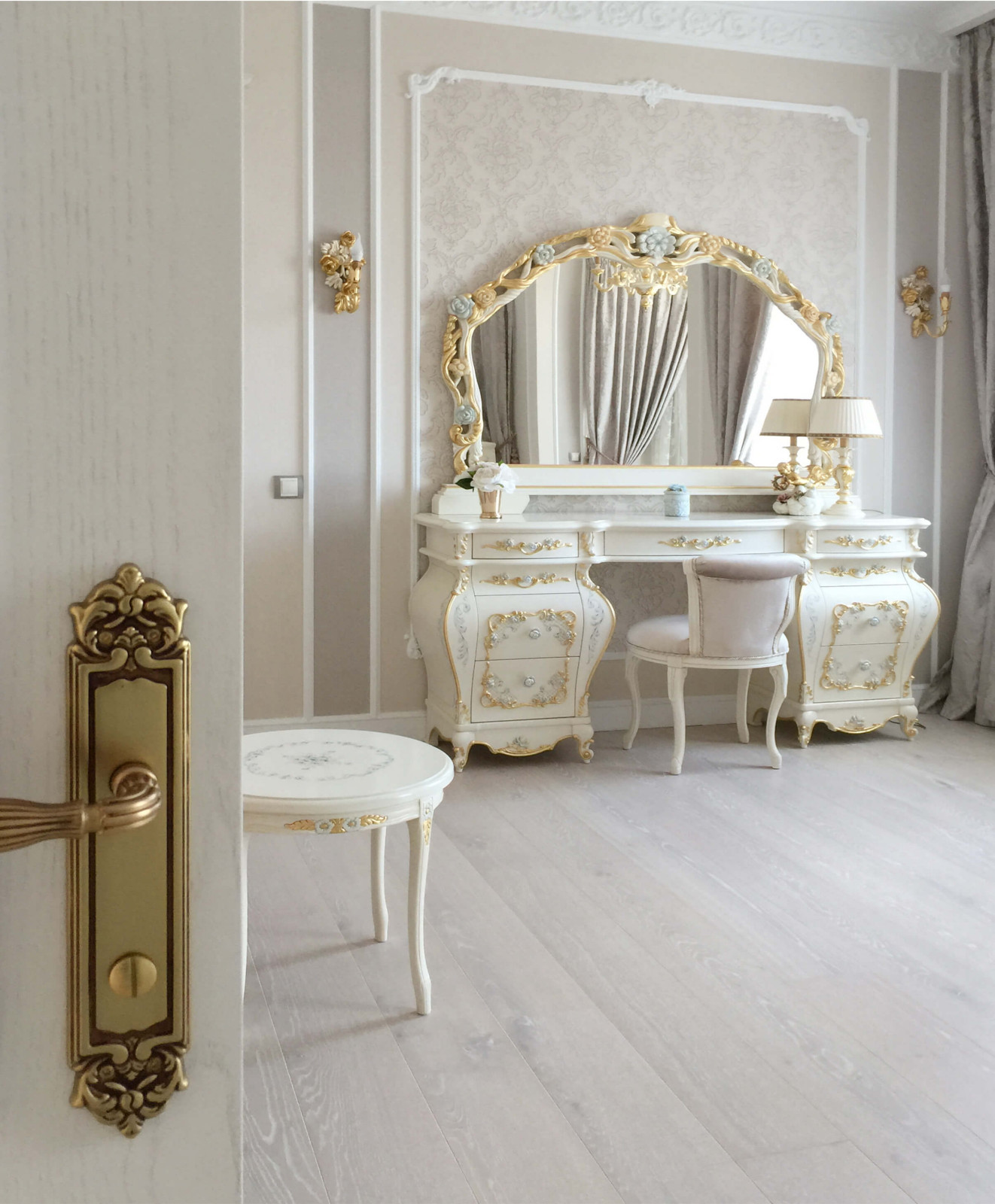 Дизайн интерьера дома в классическом стиле. Реализованный проект.