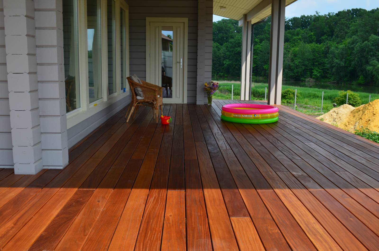 Hi Tech на берегу