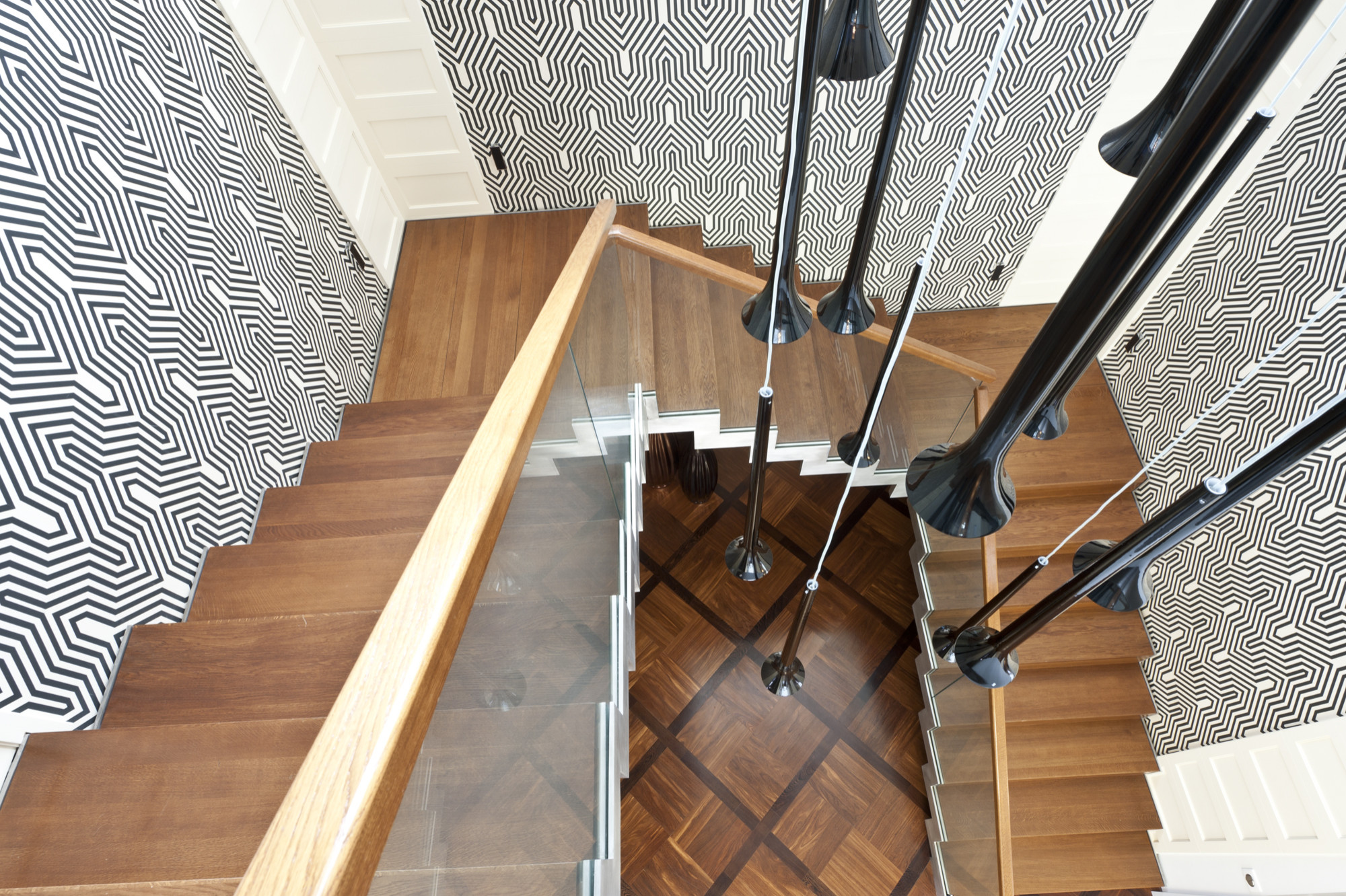 Houzz тур: Союз противоположностей и эффектные обои в доме под Москвой