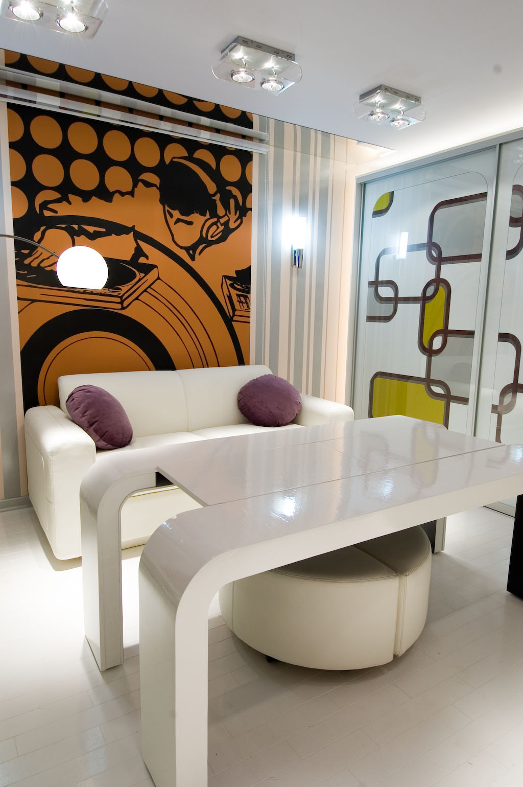 Universal drawing-room