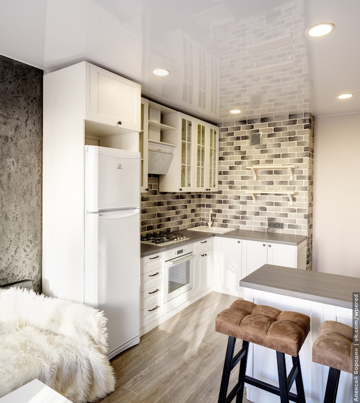 Светлая кухня с островком