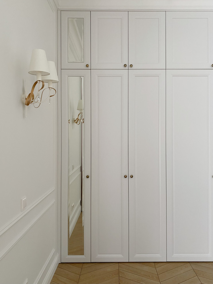 Обложка проекта: ЖК «Бенуа», гардероб с дверьми