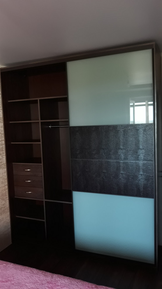 Обложка проекта: шкаф купе с подбором ткани под спинку кровати