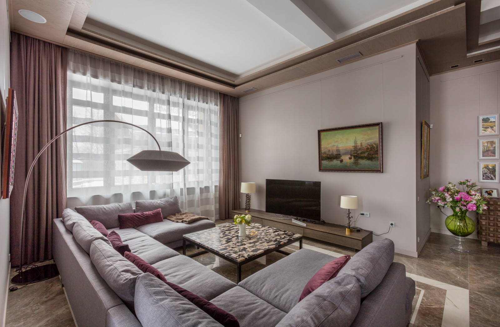 Диван. Тумба под TV.