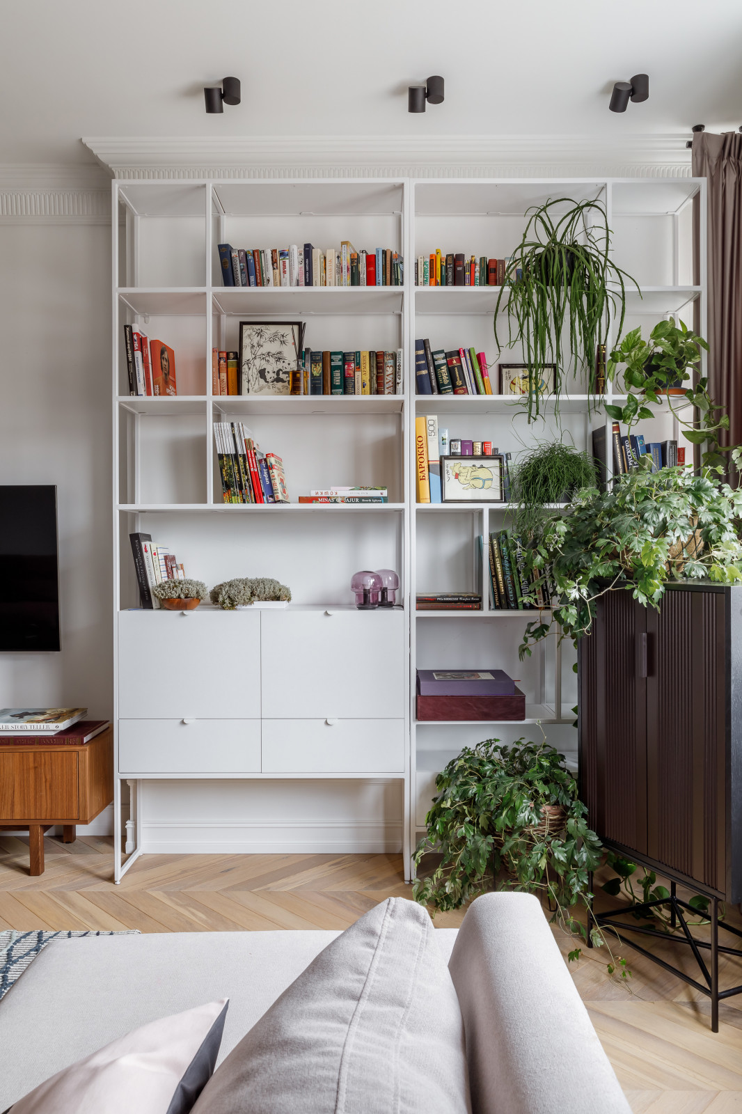 ГИПСОВАЯ ЛЕПНИНА АВРОРА в проекте дизайнера Аллы Куницы - квартира в Краснодаре