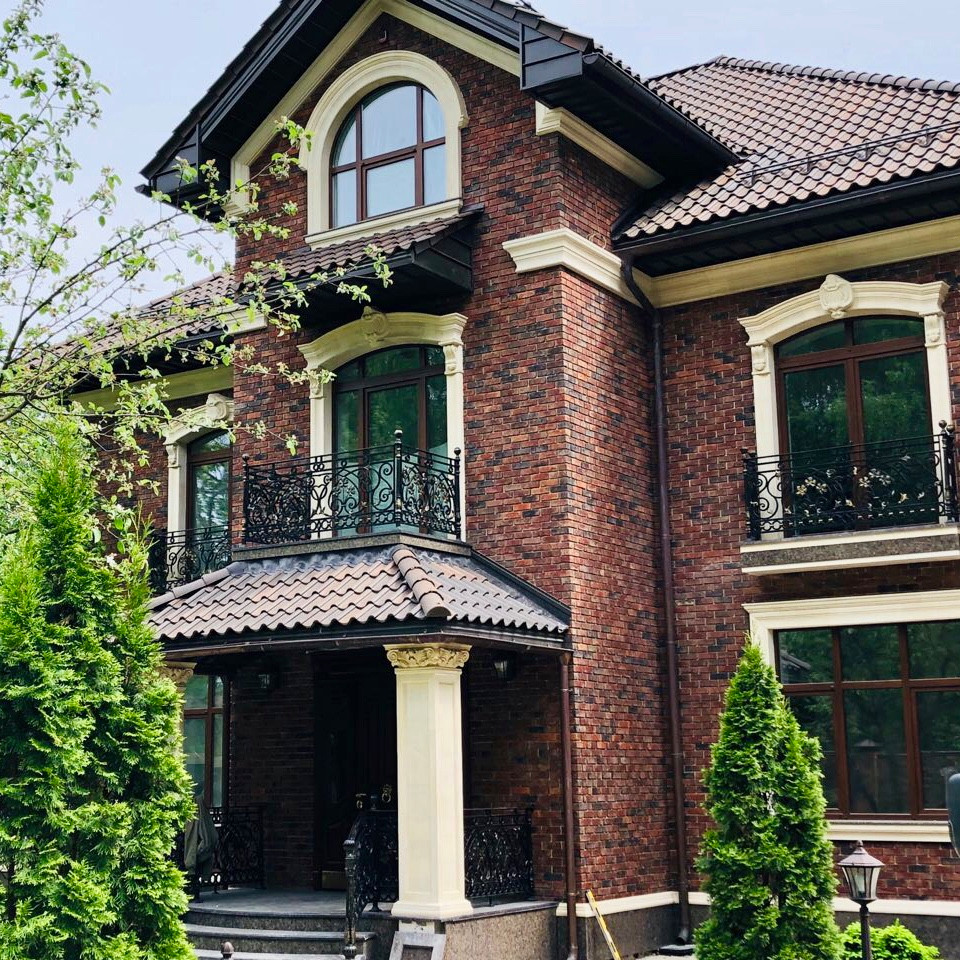 Обложка проекта: Отделка элементами декора фасада из песчанника.