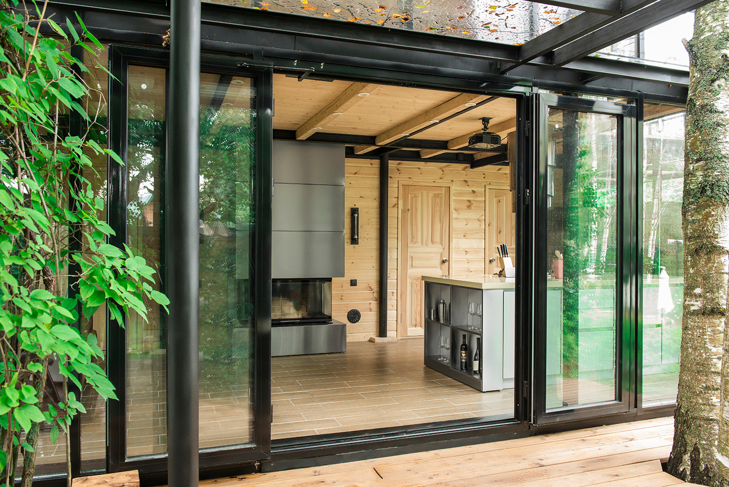 Деревянный дом + кухня из нержавеющей стали