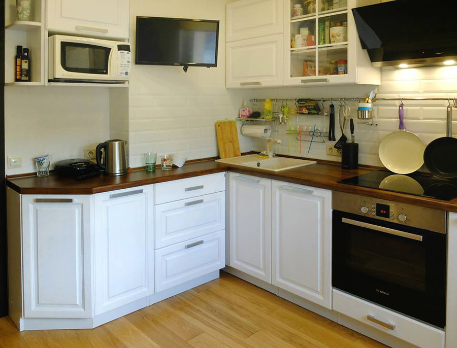 Цветные кухни. (сосна, эмаль)