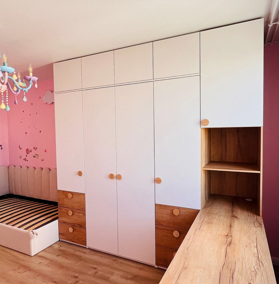 Распашные шкафы