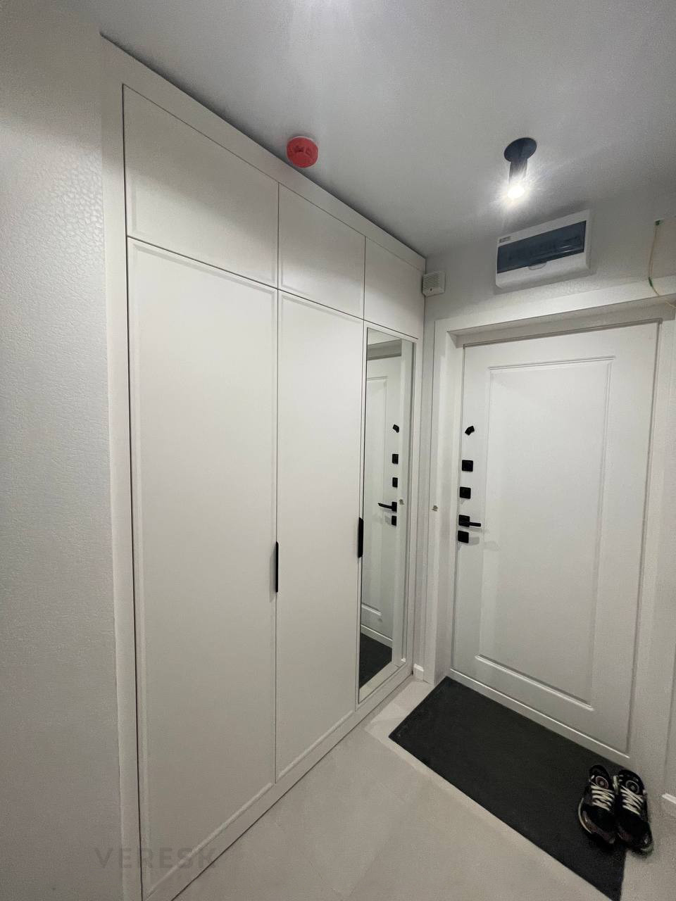 Встроенные распашные шкафы