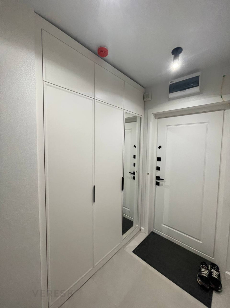 Встроенные распашные шкафы