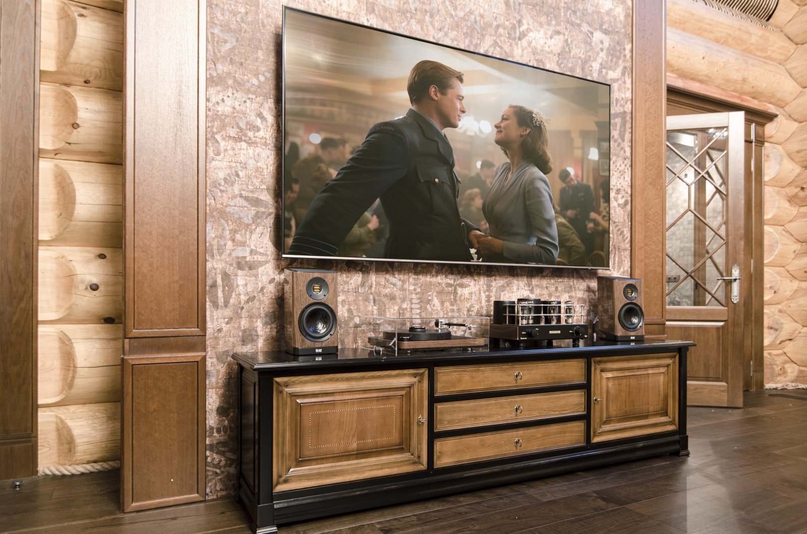 Акустическая система в гостиной