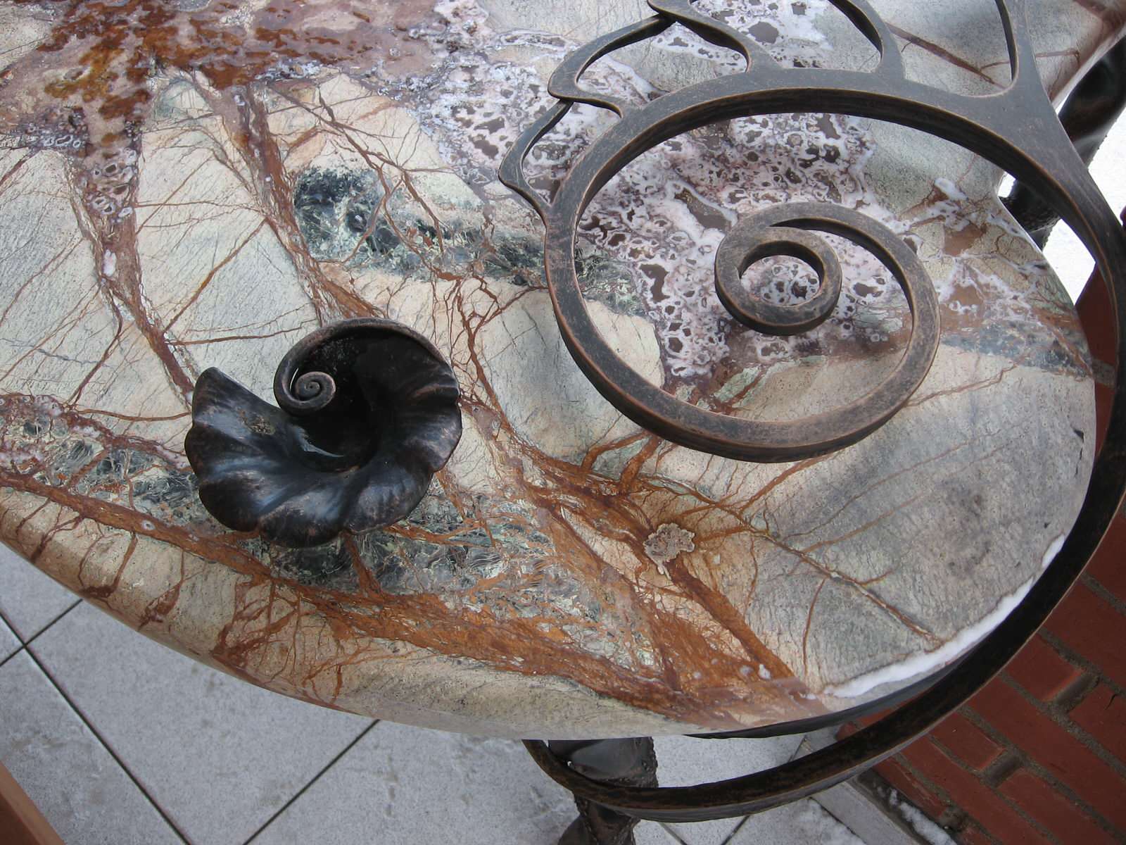 Обложка проекта: Стол с ракушкой