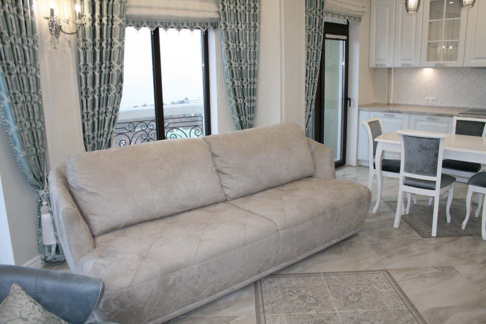 Белая неоклассика с оттенком морской волны