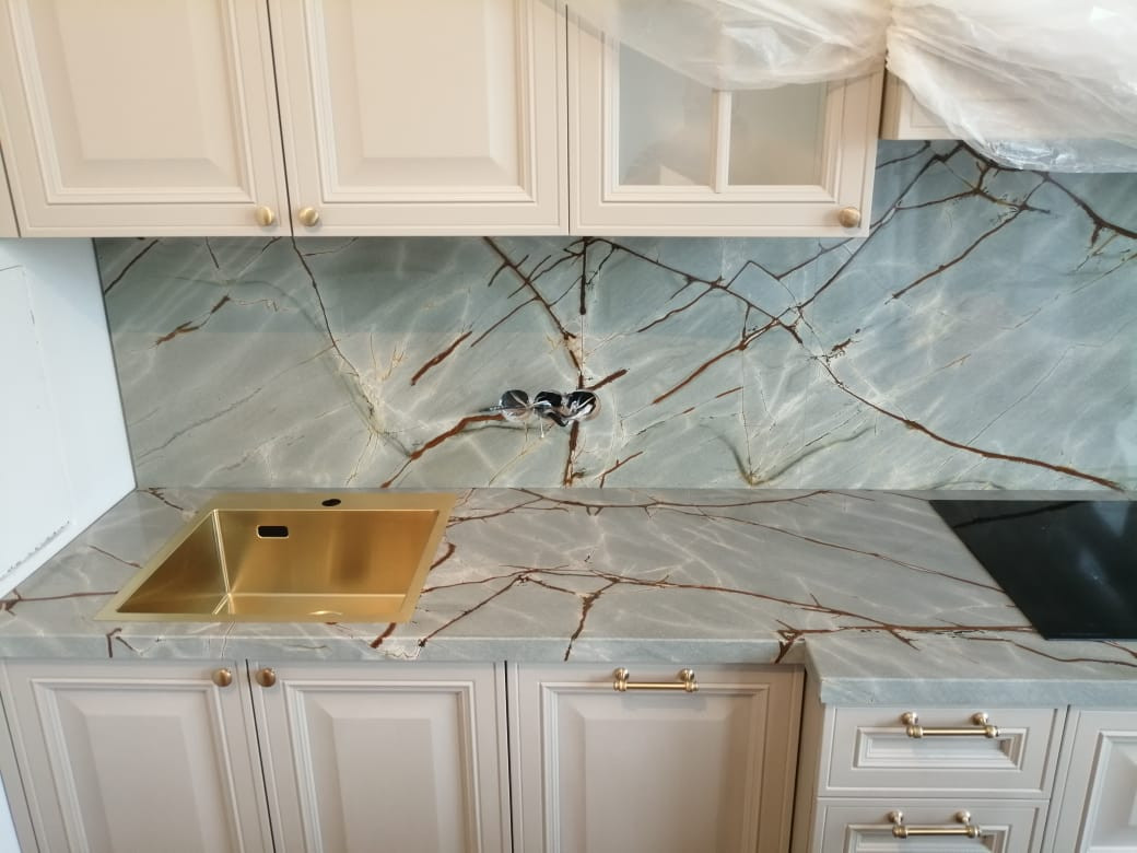 Обложка проекта: Столешница и фартук из кварцита Блю Рома (Blue Roma) 20мм