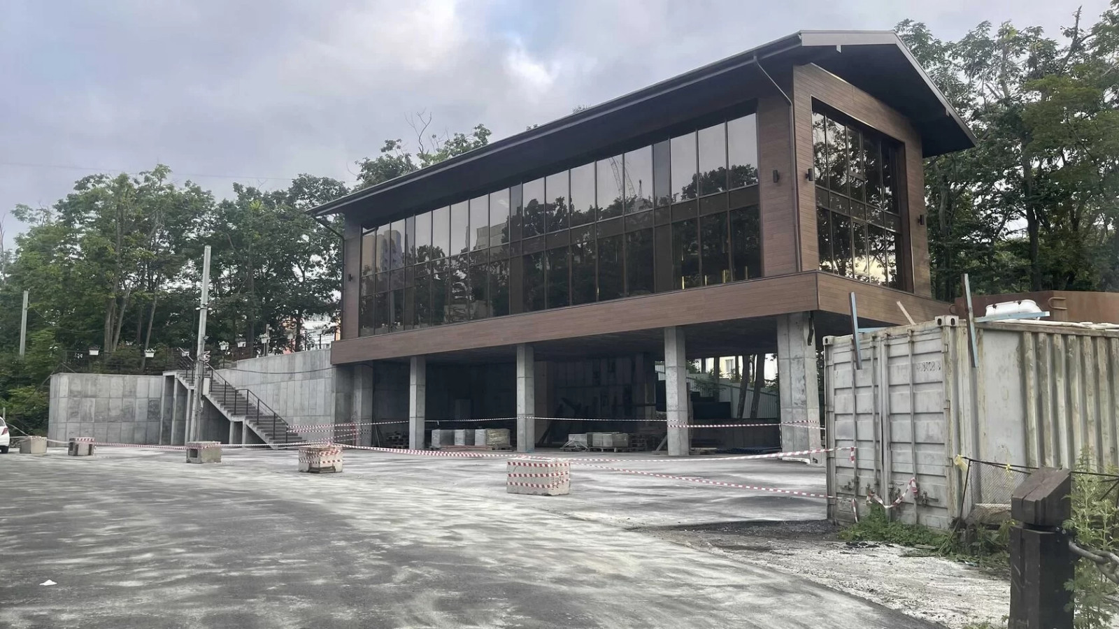 Бар в лесном квартале