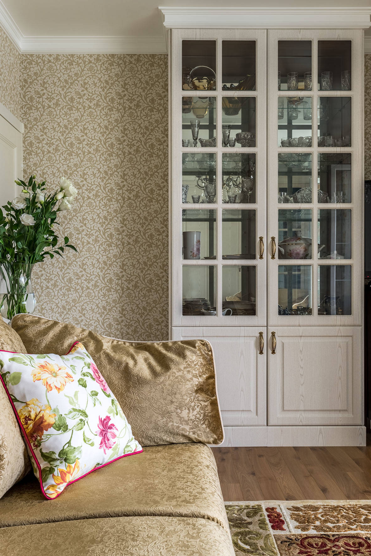 Houzz тур: Маленькая квартира с большим количеством шкафов